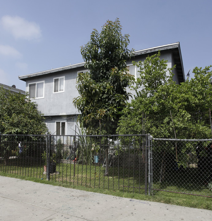 7235 Bakman Ave in North Hollywood, CA - Building Photo