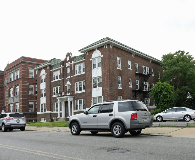 Crown Plaza in Medford, MA - Building Photo - Building Photo