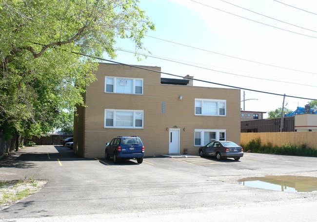 10355 W Lyndale Ave in Melrose Park, IL - Building Photo - Building Photo