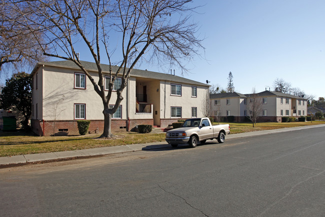 Woodlake Apartments