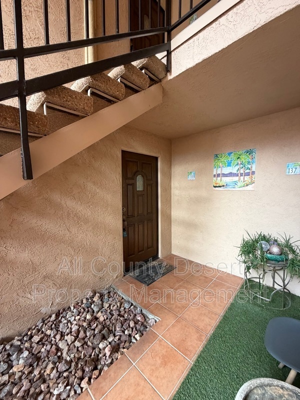 400 N Sunrise Way in Palm Springs, CA - Foto de edificio - Building Photo