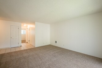 134 East St in Oregon City, OR - Building Photo - Building Photo