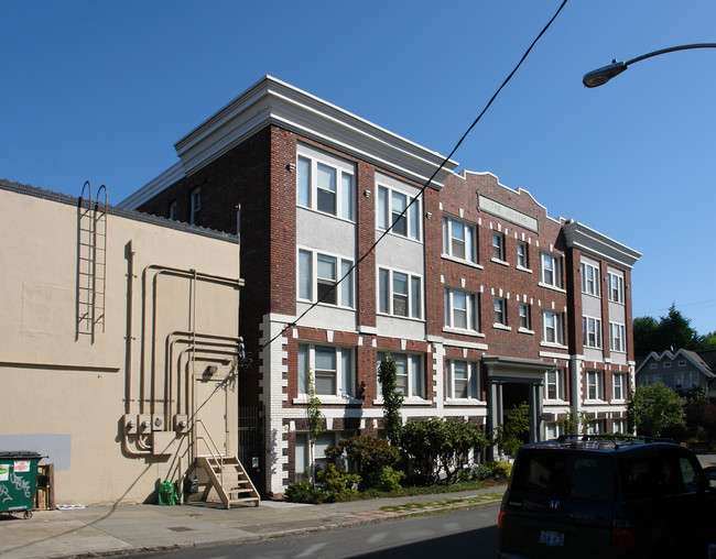 Silvian Apartments in Seattle, WA - Foto de edificio - Building Photo