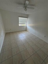 625 SW 113th Way in Pembroke Pines, FL - Building Photo - Building Photo