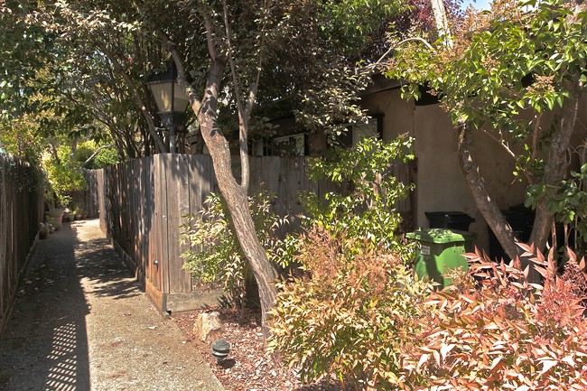 32-34 Clorinda Ave in San Rafael, CA - Building Photo - Building Photo