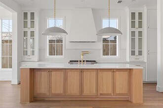 1522 Woodcrest Dr in Houston, TX - Foto de edificio - Building Photo