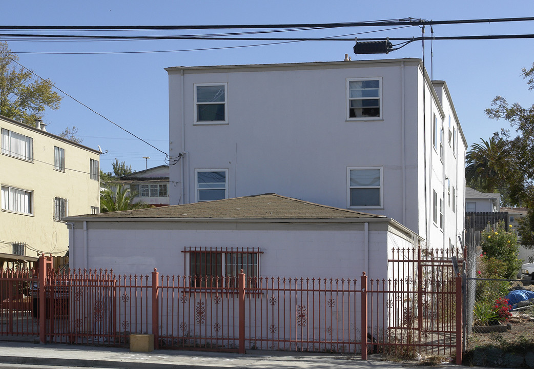 9520 Macarthur Blvd in Oakland, CA - Building Photo