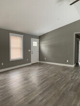 120 Oak St in Rollinsford, NH - Foto de edificio - Building Photo