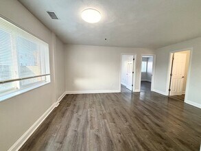 11 Langdon St, Unit 204 in Everett, MA - Building Photo - Building Photo