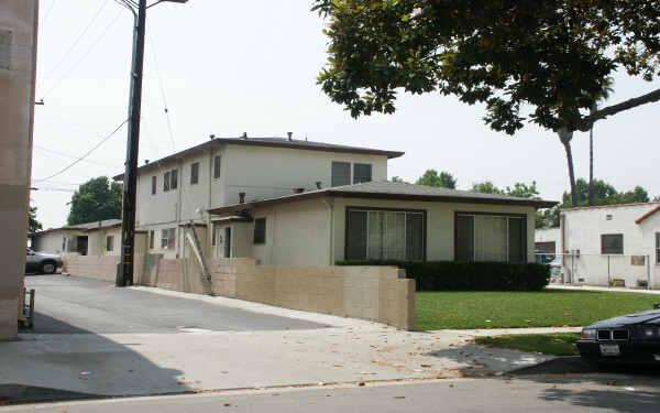 1221 S 8th St in Alhambra, CA - Building Photo