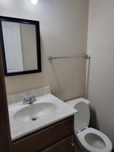 32 Manor Dr in Collinsville, IL - Foto de edificio - Building Photo