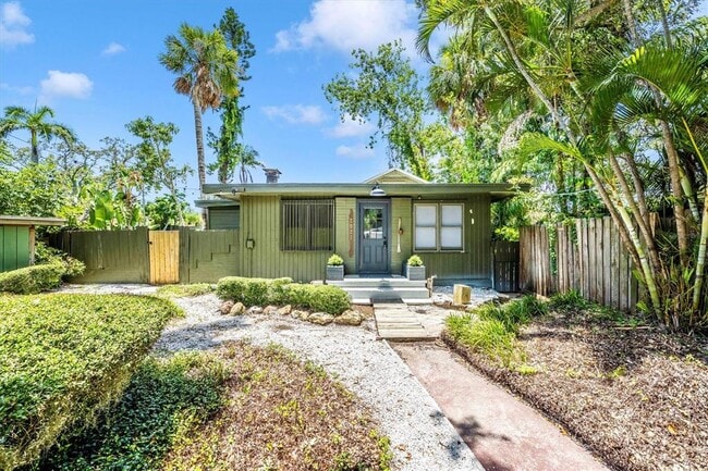 property at 2027 Panama Dr