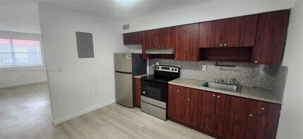111 NW 152nd St in Miami, FL - Building Photo - Building Photo