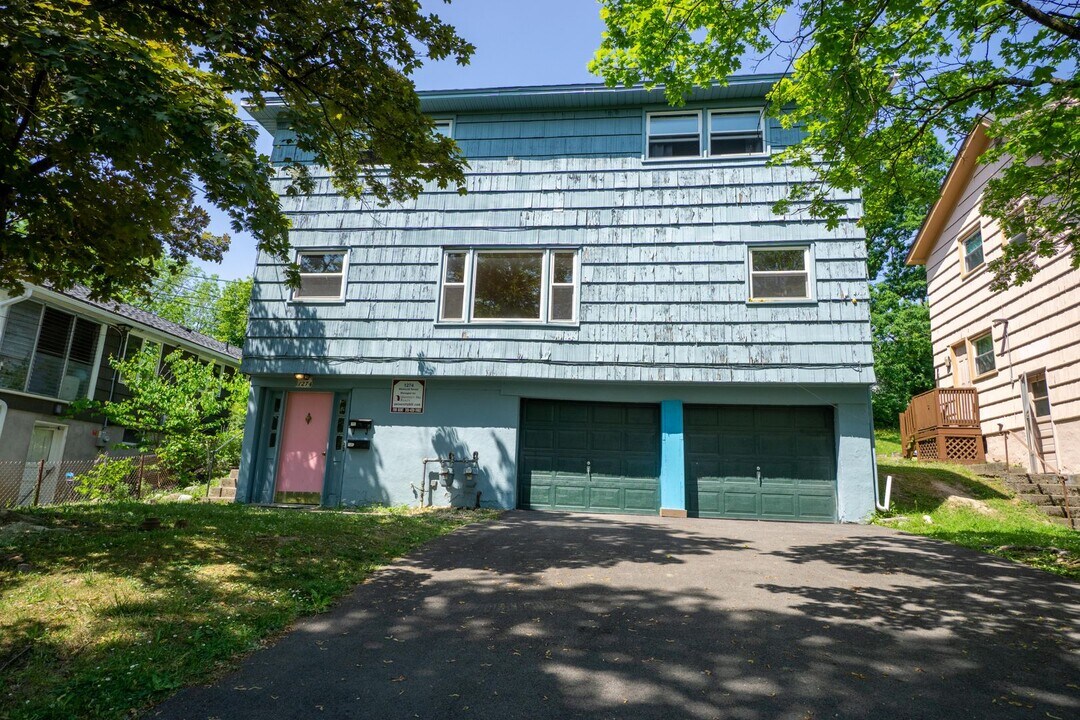 1274 Westcott St in Syracuse, NY - Building Photo