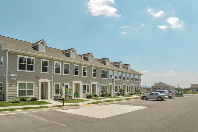 New Forge Crossing in Waynesboro, PA - Foto de edificio - Building Photo