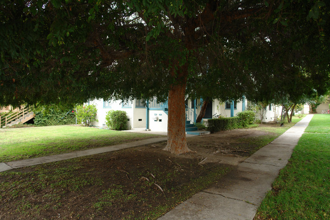 1031 E Glenoaks Blvd in Glendale, CA - Foto de edificio - Building Photo