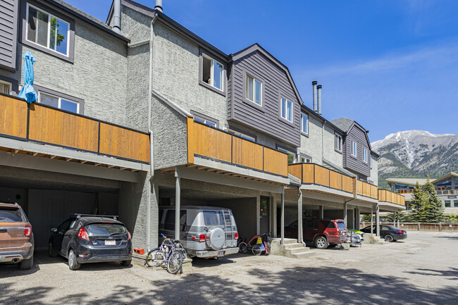 1119 Railway Av in Canmore, AB - Building Photo - Primary Photo