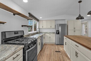 5500 Penny Rd in Cleveland, TX - Building Photo