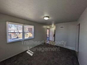 3327 S Oxford Ave in Independence, MO - Building Photo - Building Photo