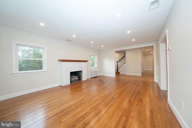 28 Orchard Ln in Berwyn, PA - Building Photo - Building Photo