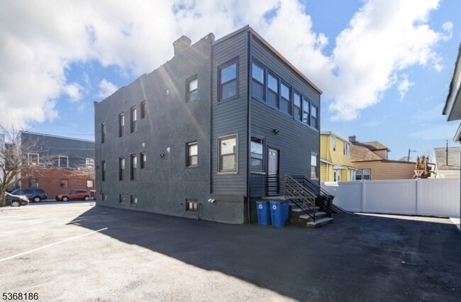 31 Heckel St in Belleville, NJ - Building Photo - Building Photo
