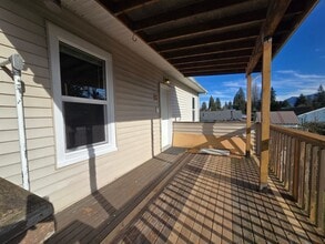 1129 E State St in Sedro Woolley, WA - Building Photo - Building Photo