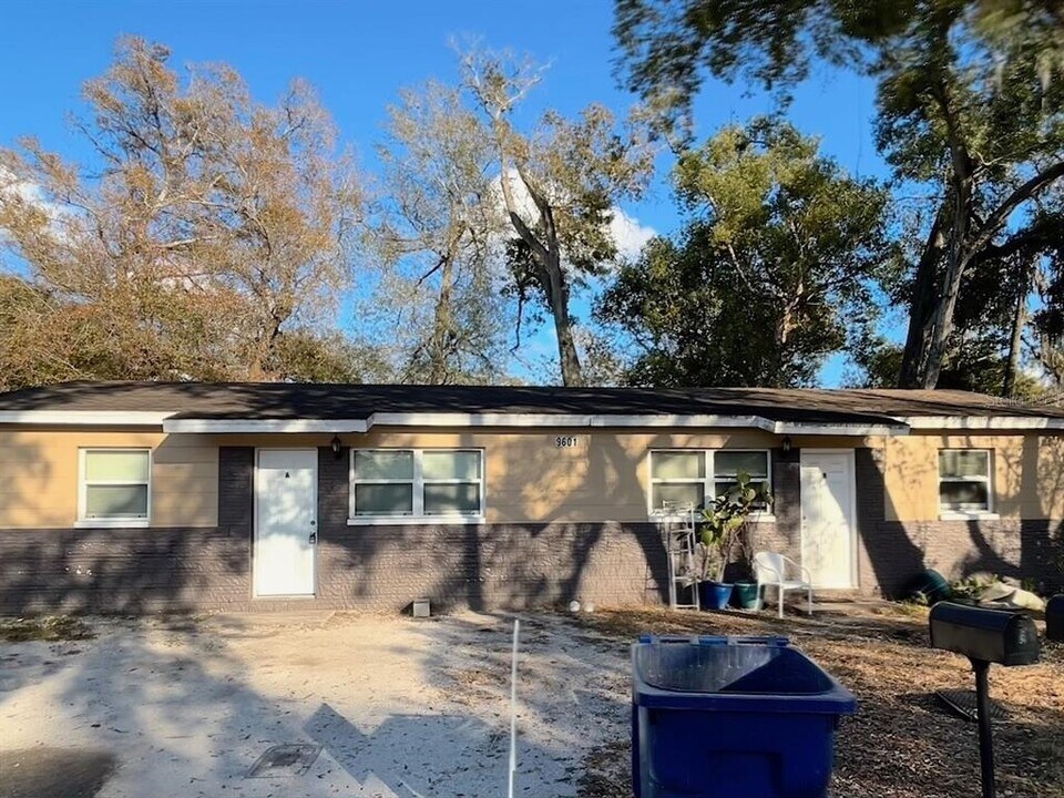 9601 N 10th St in Tampa, FL - Building Photo