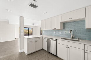 343 Oak Harbour Dr in Juno Beach, FL - Building Photo