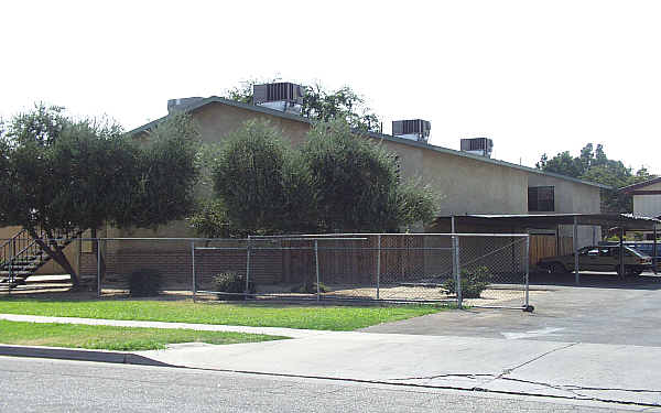 Montecito Complex in Fresno, CA - Foto de edificio - Building Photo