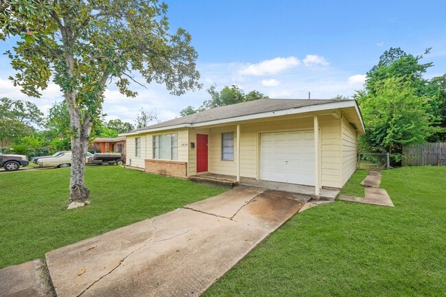 property at 5830 Glenhurst Dr