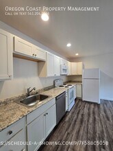 170 SW Strawberry Ln in Waldport, OR - Building Photo - Building Photo