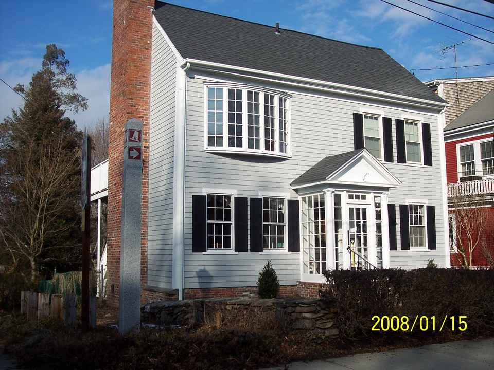 18 North St in Plymouth, MA - Building Photo