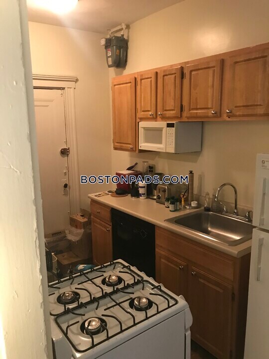 143 Park Dr, Unit 3 in Boston, MA - Building Photo