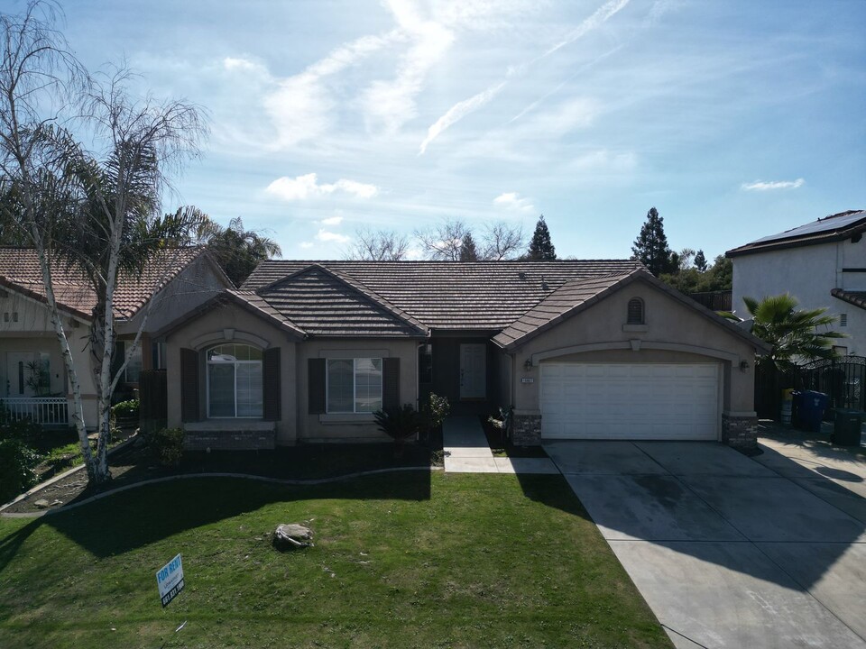 10807 Vista Bonita Dr in Bakersfield, CA - Foto de edificio