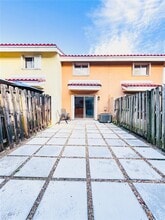 560 NW 82nd Pl in Miami, FL - Building Photo - Building Photo