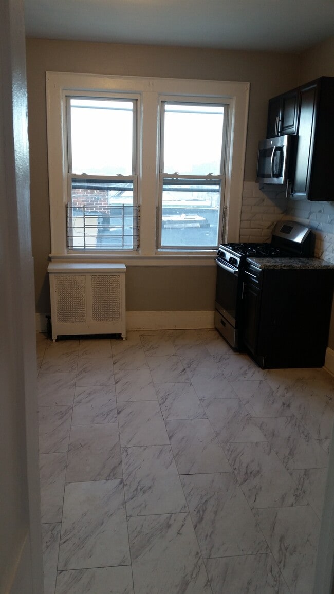 86 Fuller Pl, Unit 3 in Irvington, NJ - Building Photo - Building Photo