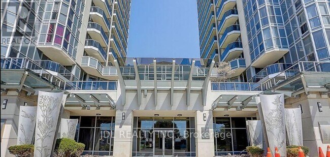 5793-5793 Yonge St in Toronto, ON - Building Photo - Building Photo