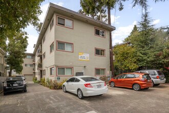2732 Benvenue Ave in Berkeley, CA - Foto de edificio - Building Photo