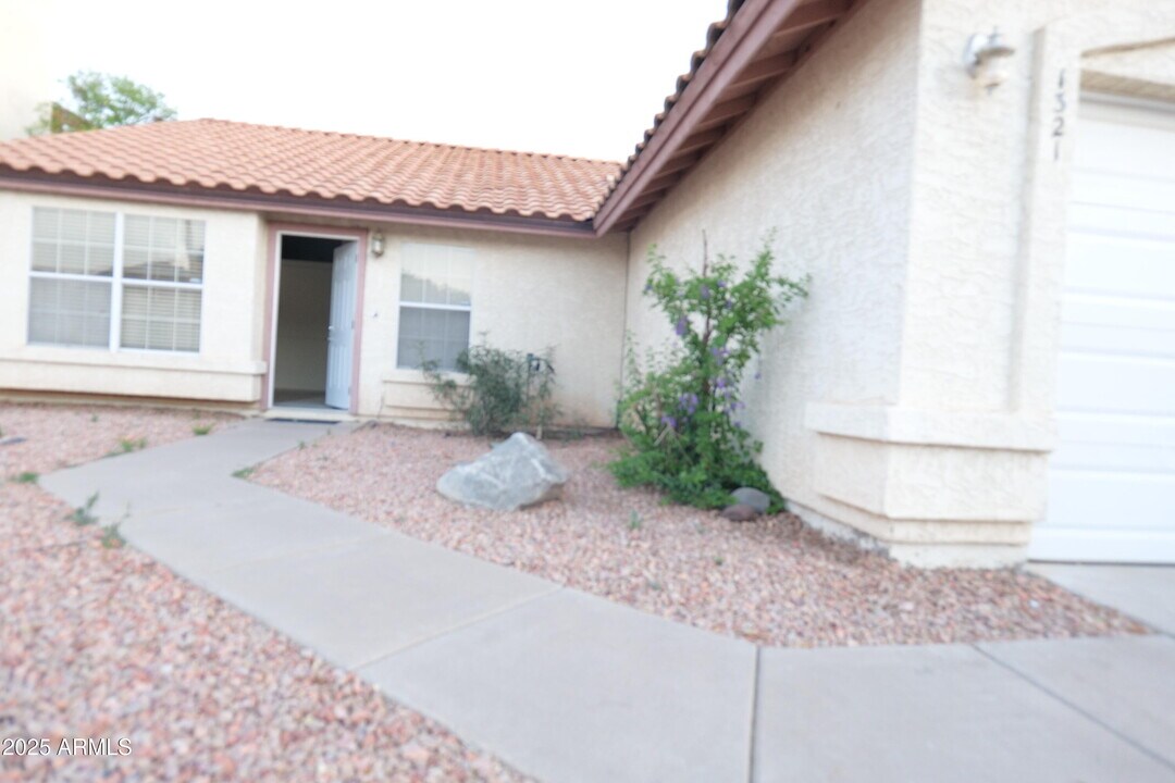 1321 W Butler Dr in Chandler, AZ - Building Photo