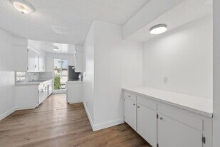 6828 Fulton Ave in Los Angeles, CA - Building Photo