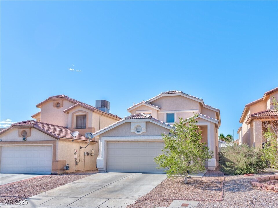 6348 Kenny Heights Ct in Las Vegas, NV - Foto de edificio