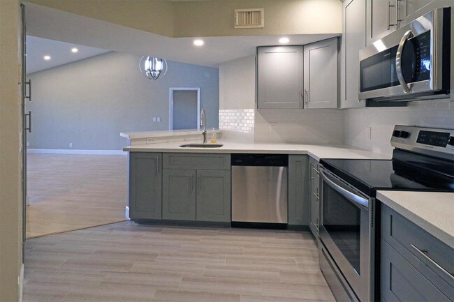 9055 Wiles Rd-Unit -303 in Coral Springs, FL - Building Photo - Building Photo