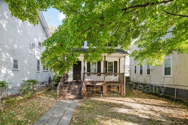 property at 2909 2nd Ave