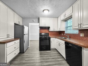 201 Old Mill Trail SW in Conyers, GA - Building Photo - Building Photo