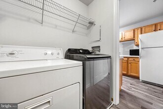 806 Waters Edge Dr in Newark, DE - Building Photo - Building Photo