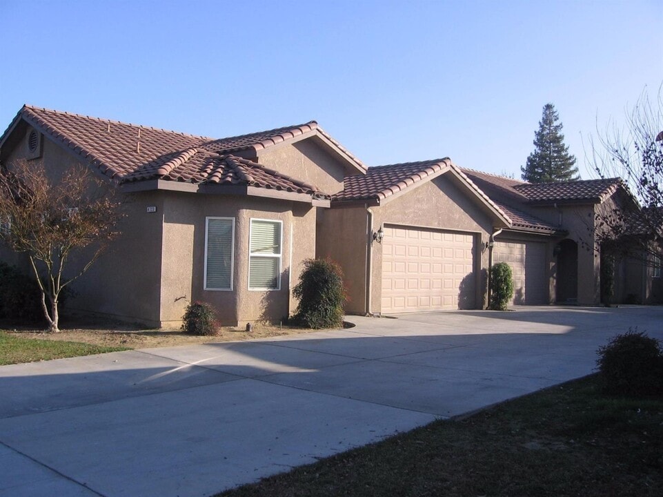 4723 W Clinton Ave in Fresno, CA - Building Photo