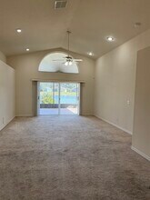 1628 Maximilian Dr in Zephyrhills, FL - Foto de edificio - Building Photo