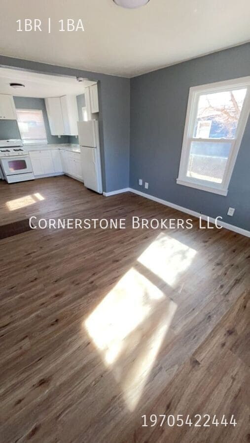 property at 215 S Curtis St