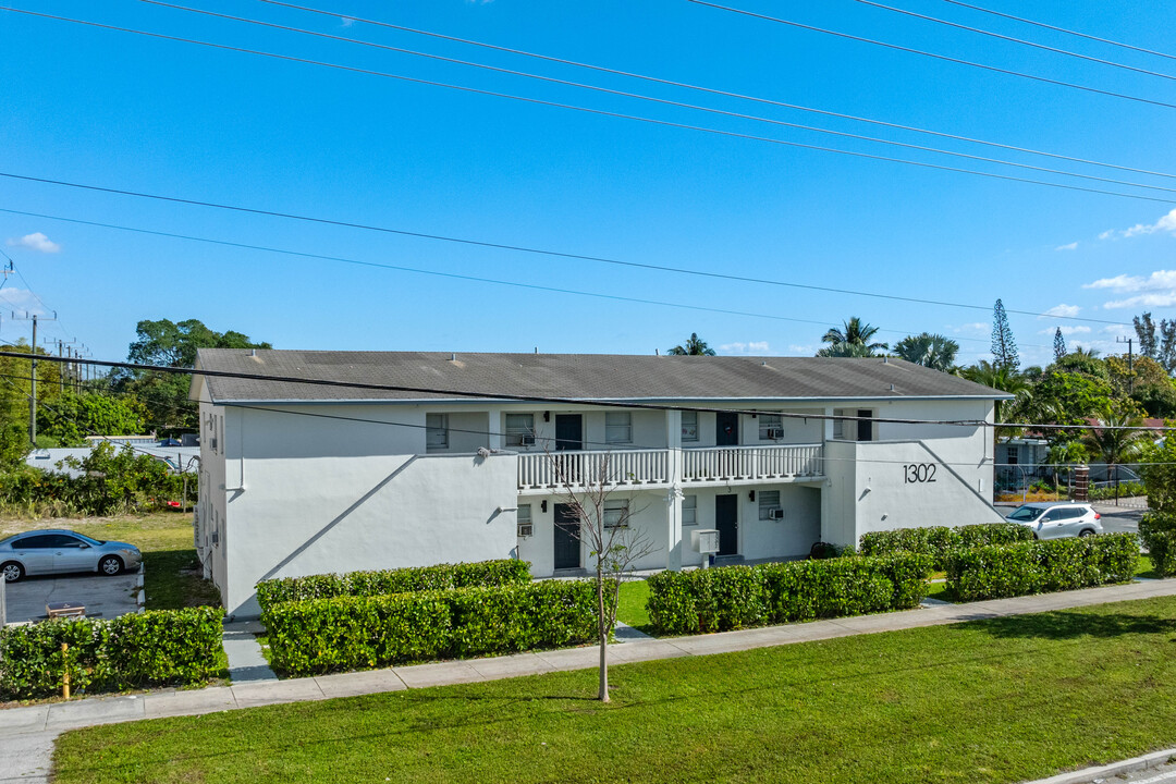 1302 12th Ave S in Lake Worth, FL - Building Photo