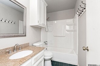 10536 N Oak Hills Pkwy, Unit D in Baton Rouge, LA - Foto de edificio - Building Photo